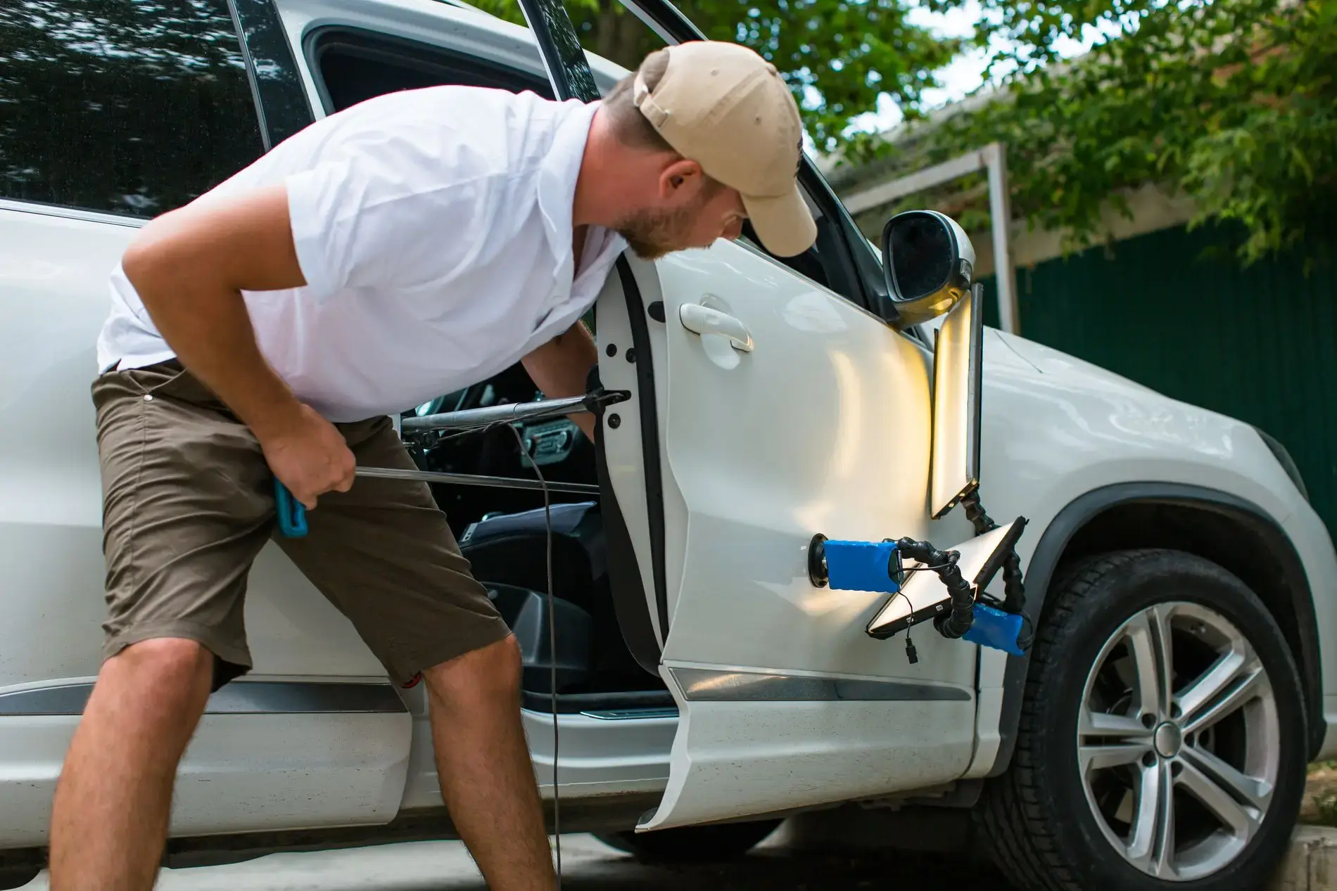 Behöver du fixa en buckla på bilen? Metoder och verktyg för en framgångsrik lagning 